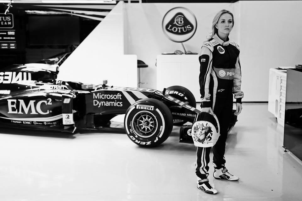 Η Κάρμεν της F1 στο Onsports: «Θέλω να τρέξω στην… πίστα της Ελλάδας!» (photos+videos)