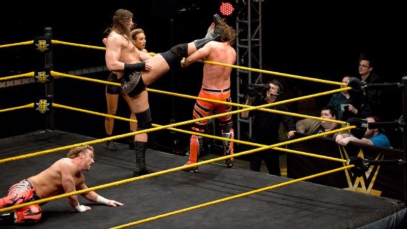 NXT: «Νυστέρι» για Owens, ευκαιρία τίτλου για Bliss (photos+videos)