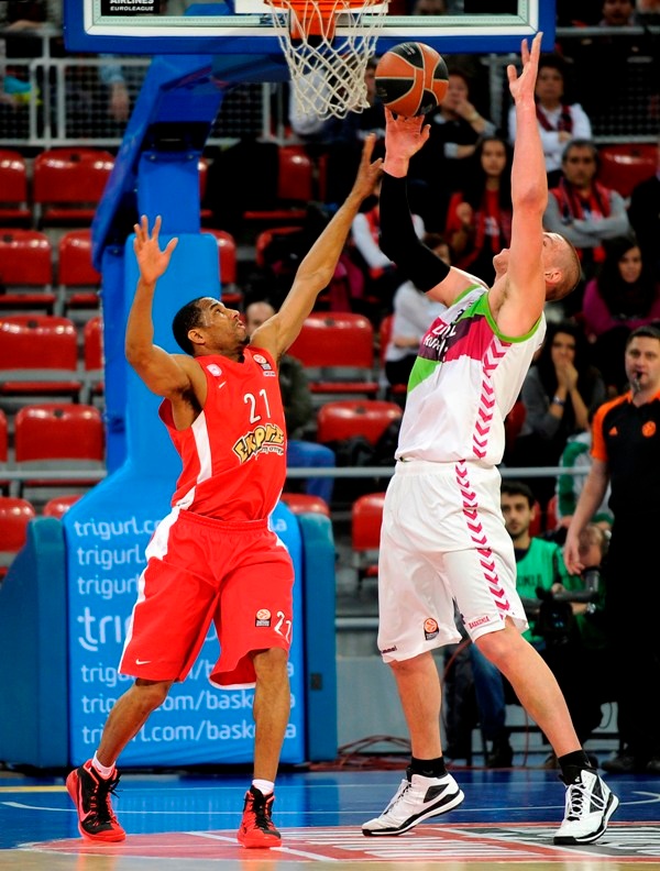 Ευρωλίγκα: Λαμποράλ Κούτσα - Ολυμπιακός 74-73 (photos)