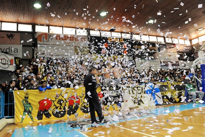 ΑΕΚ: «Κιτρίνισε» το Βενετόκλειο (photos)