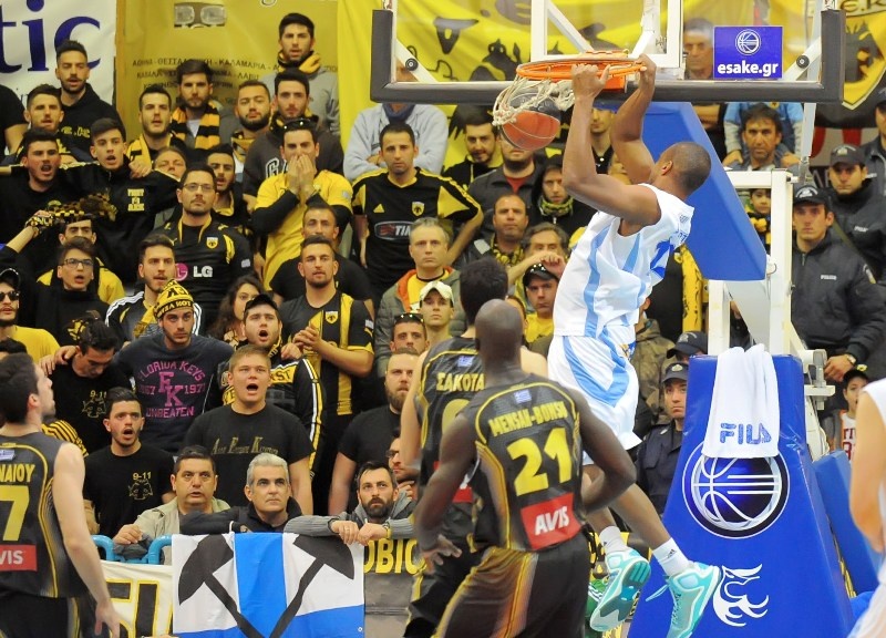 ΑΕΚ: «Κιτρίνισε» το Βενετόκλειο (photos)