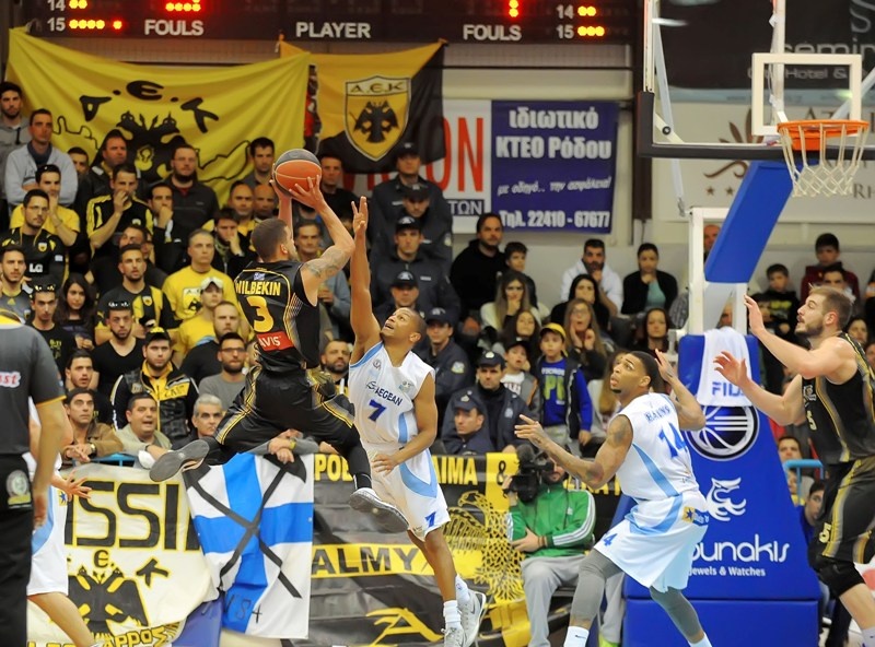 ΑΕΚ: «Κιτρίνισε» το Βενετόκλειο (photos)