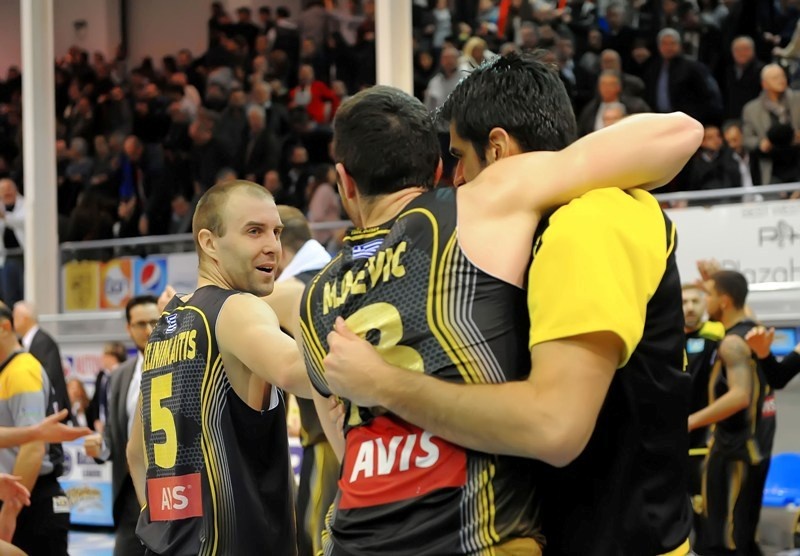 ΑΕΚ: «Κιτρίνισε» το Βενετόκλειο (photos)