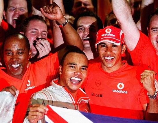 Λιούις Χάμιλτον: Οδηγός ο με αναπηρία νεότερος αδερφός του (photos)