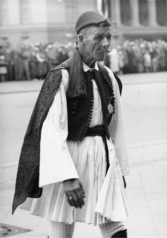 Σπύρος Λούης: Ο… νερουλάς που έγινε εθνικός ήρωας (photos+video)