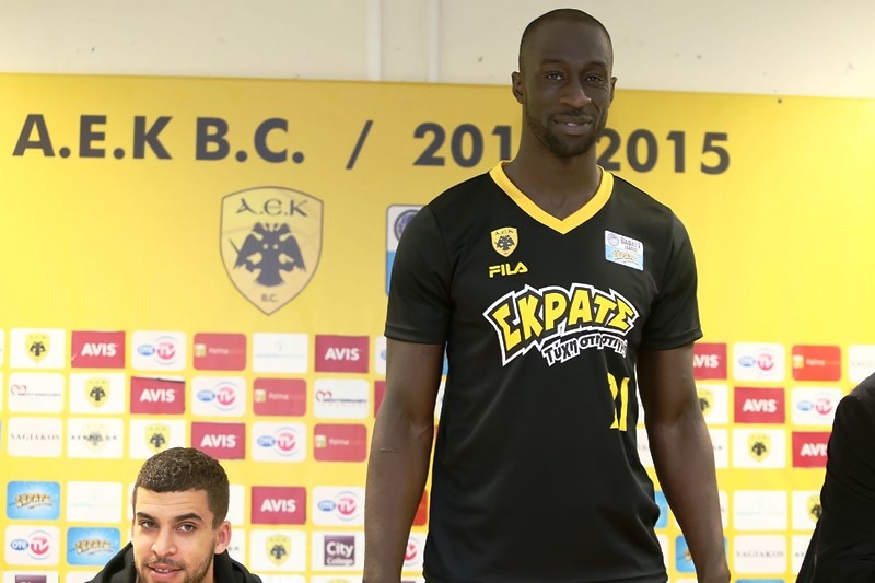ΑΕΚ: Παρουσίασε Ουίλμπεκιν και φανέλα αλά... ΝΒΑ (photos)