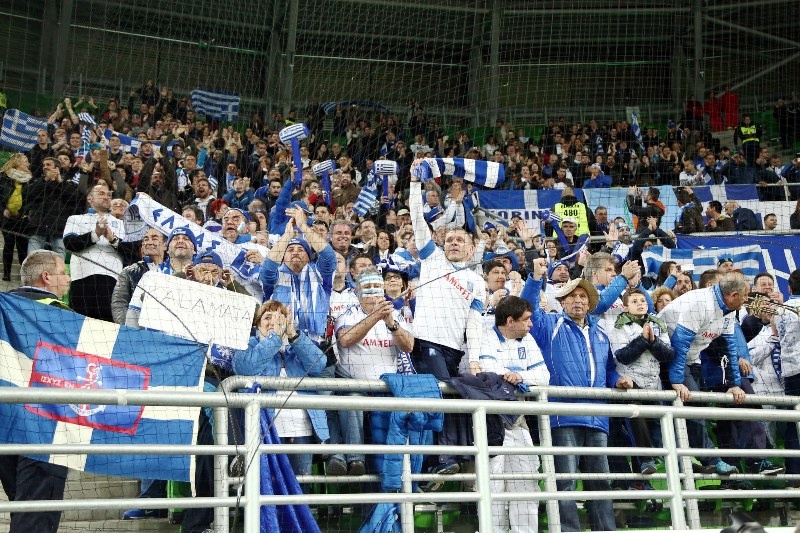 Ουγγαρία – Ελλάδα:  Στα… γαλανόλευκα η Βουδαπέστη (photos)