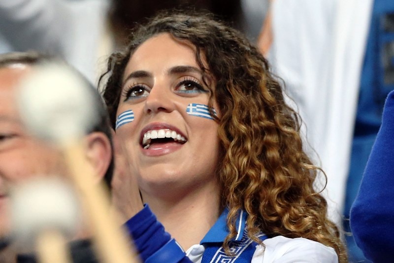 Ουγγαρία – Ελλάδα:  Στα… γαλανόλευκα η Βουδαπέστη (photos)