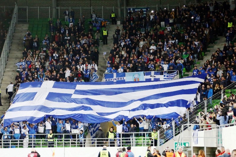 Ουγγαρία – Ελλάδα:  Στα… γαλανόλευκα η Βουδαπέστη (photos)