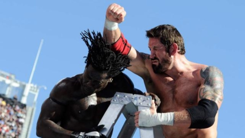 WrestleMania 31: Νύχτωσε με Rollins, ξημέρωσε με Rousey (videos+photos)
