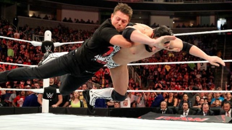 Raw: Τα γκρέμισε όλα ο Lesnar (videos)
