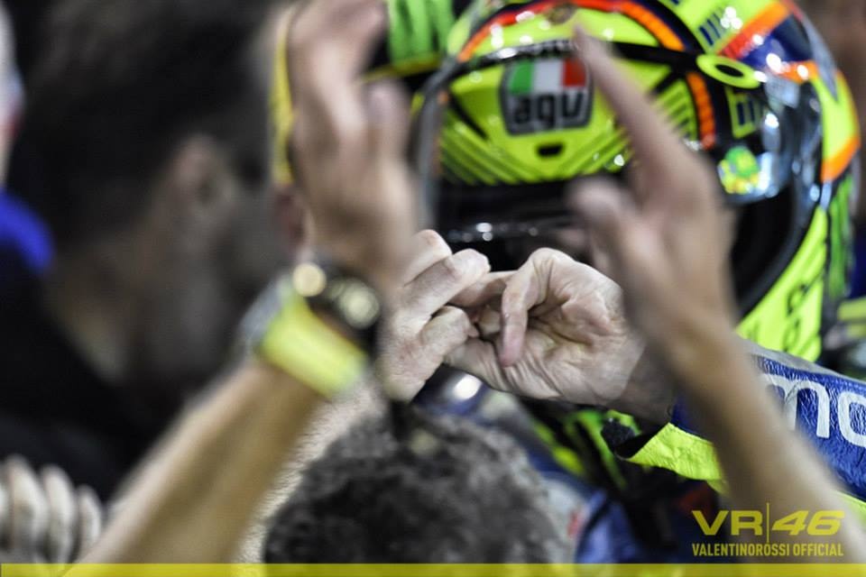 Moto GP: Ο Μάρκεζ είναι ωραίος, αλλά ο Ρόσι είναι αλλιώς (photos+video)