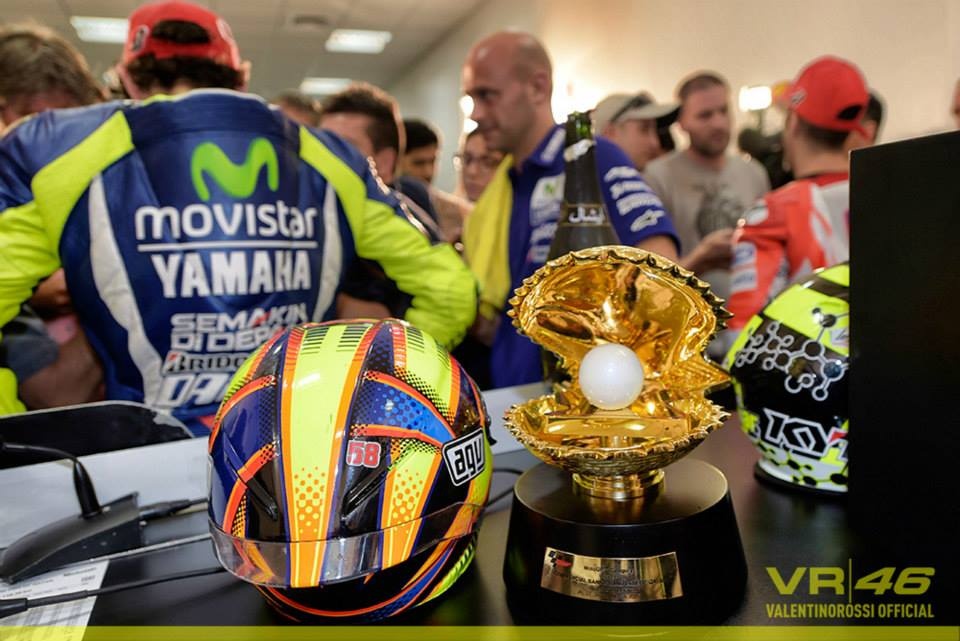 Moto GP: Ο Μάρκεζ είναι ωραίος, αλλά ο Ρόσι είναι αλλιώς (photos+video)