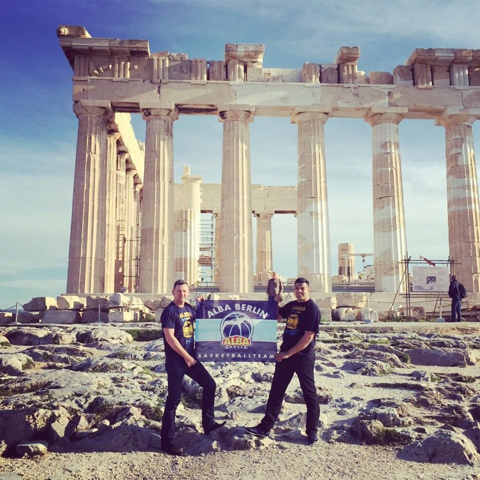 Άλμπα Βερολίνου: Με τη σημαία στην Ακρόπολη! (photo)