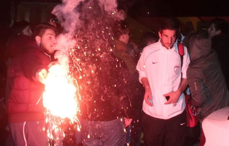 Λάρισα: Φοβερή υποδοχή στην ομάδα! (photos)
