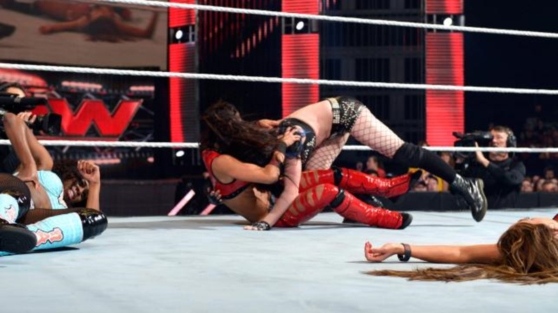 Raw: Αδίστακτος Seth Rollins (videos+photos)