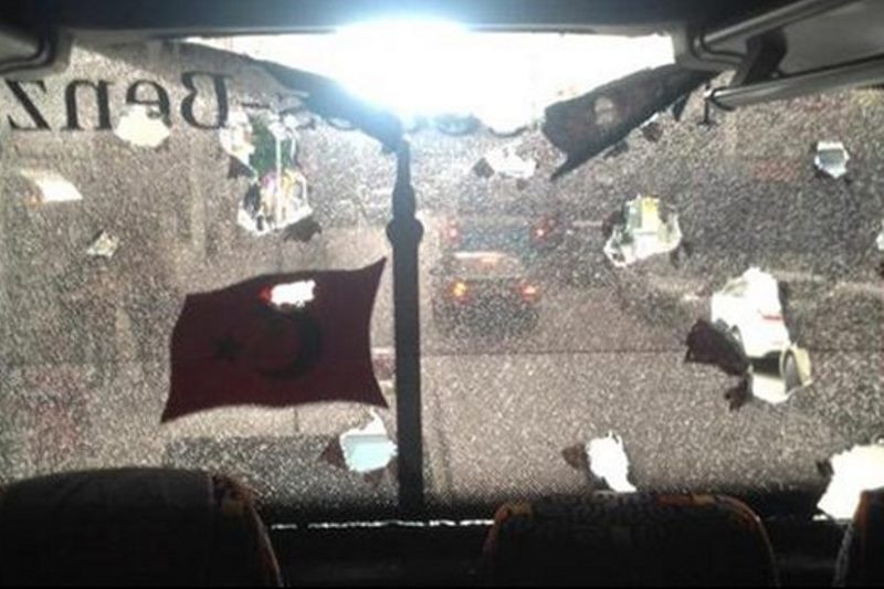 Τουρκία: Επίθεση στο πούλμαν της Μπεσίκτας (photos)