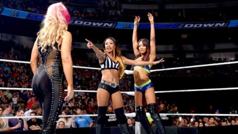 SmackDown: Απτόητος ο Roman Reigns (photos+videos)