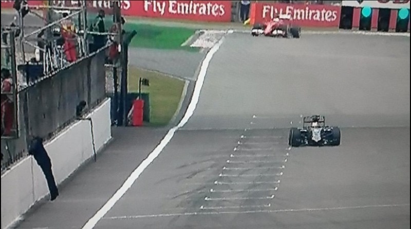 Formula 1: Θεατής… βούτηξε στην πίστα! (photos+videos)