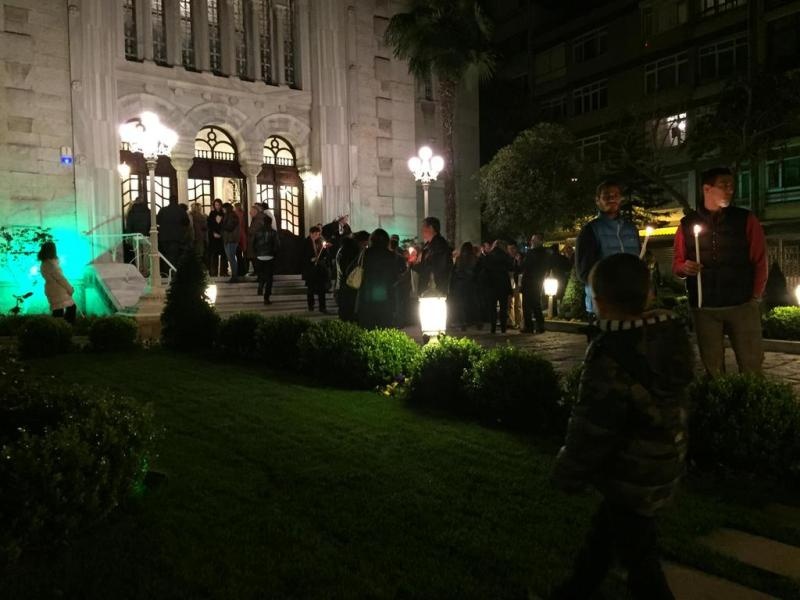 Έτσι γιόρτασαν στα ξένα (photos)