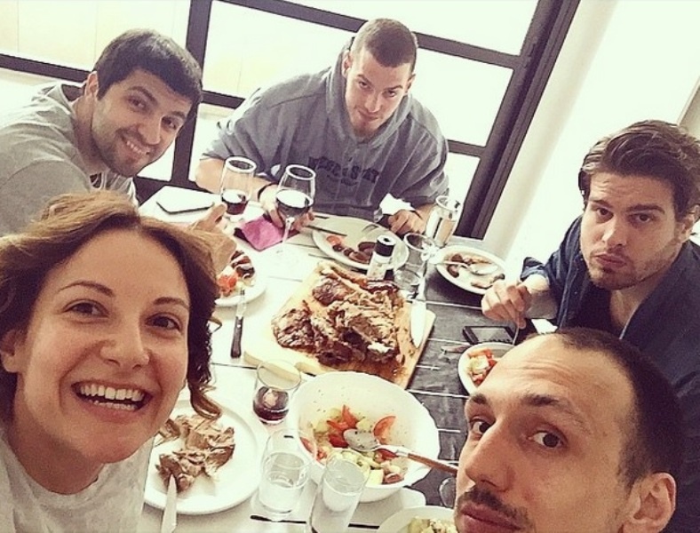 Έτσι γιόρτασαν στα ξένα (photos)