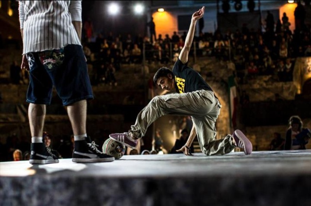 Freestyler: Οι μοναχικοί γητευτές της μπάλας(video+photos)