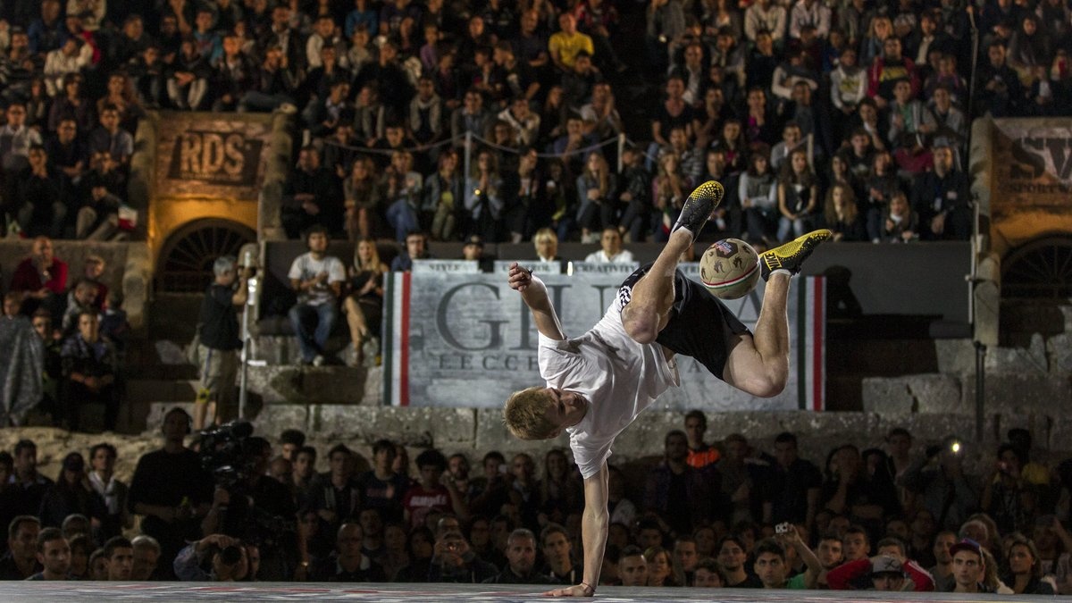 Freestyler: Οι μοναχικοί γητευτές της μπάλας(video+photos)