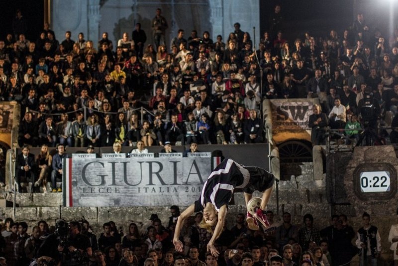 Freestyler: Οι μοναχικοί γητευτές της μπάλας(video+photos)