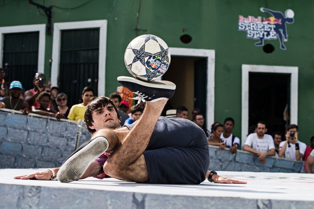 Freestyler: Οι μοναχικοί γητευτές της μπάλας(video+photos)
