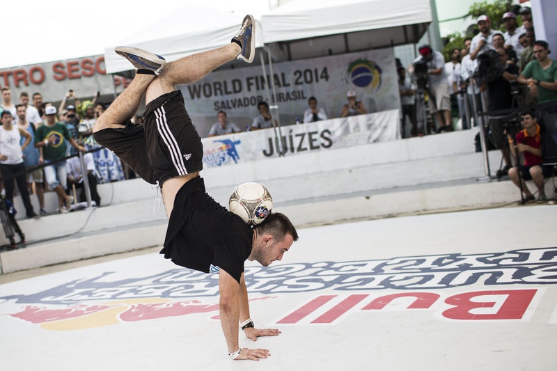 Freestyler: Οι μοναχικοί γητευτές της μπάλας(video+photos)