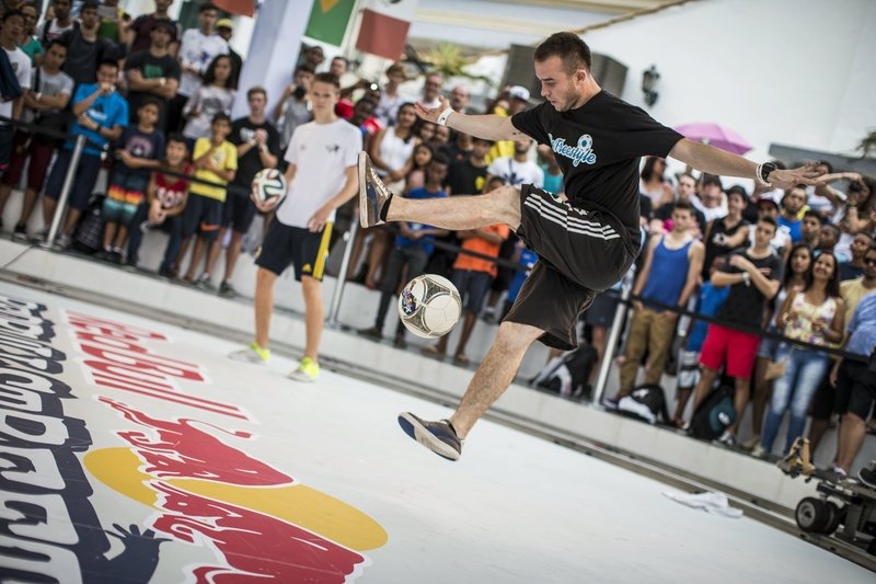 Freestyler: Οι μοναχικοί γητευτές της μπάλας(video+photos)