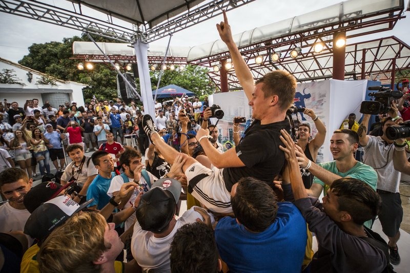 Freestyler: Οι μοναχικοί γητευτές της μπάλας(video+photos)