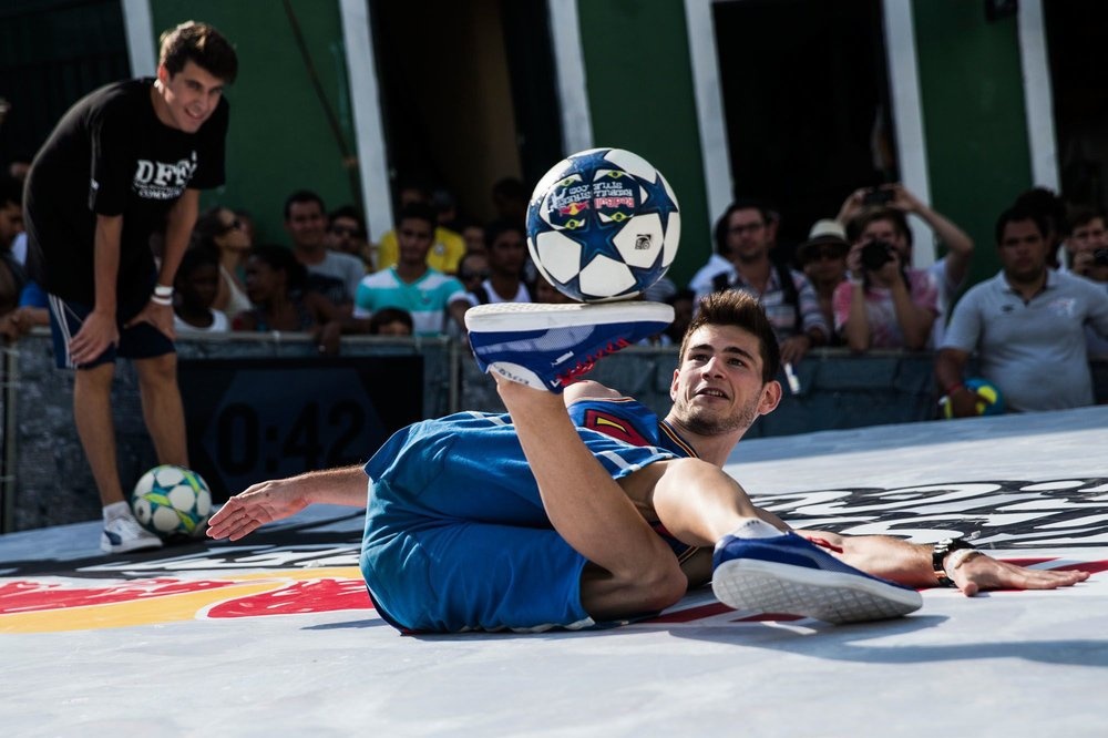 Freestyler: Οι μοναχικοί γητευτές της μπάλας(video+photos)