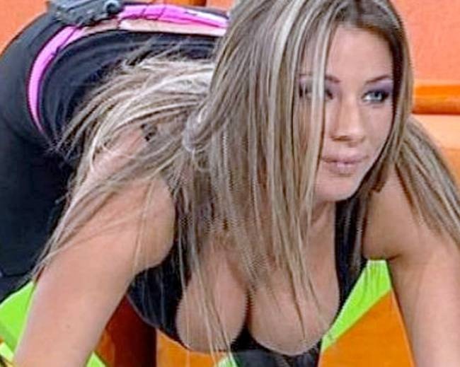 Η «καυτή» γυμναστική της Ροξάνα! (photos+videos)