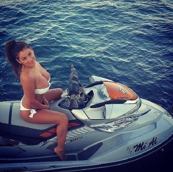 Η «καυτή» γυμναστική της Ροξάνα! (photos+videos)