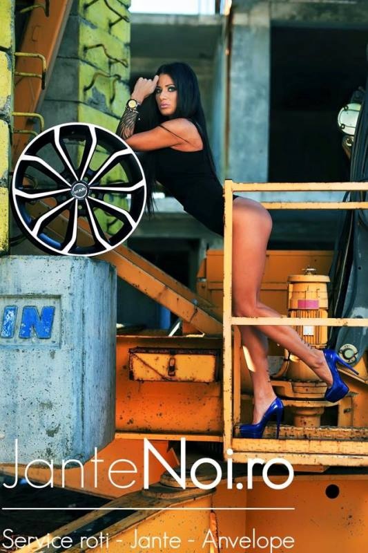 Η «καυτή» γυμναστική της Ροξάνα! (photos+videos)