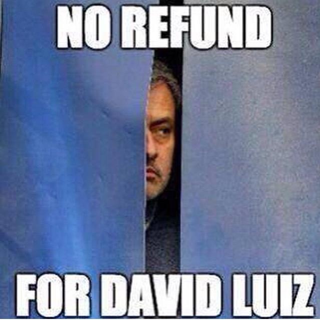 Παρί Σεν Ζερμέν: Σάλος με τα... ανοιχτά πόδια του Νταβίντ Λουίζ! (photos)