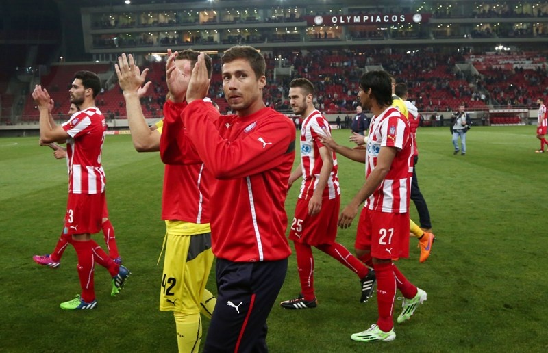 Ολυμπιακός: Τρελοί πανηγυρισμοί για την κούπα! (photos)