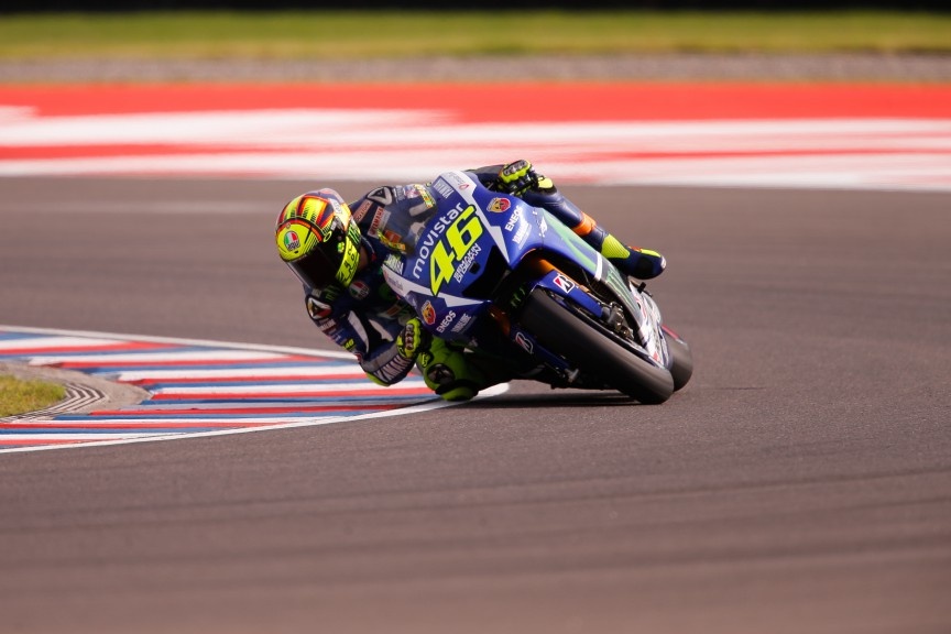 Moto GP: Ο Ρόσι πανηγύρισε με φανέλα του Μαραντόνα! (photos)