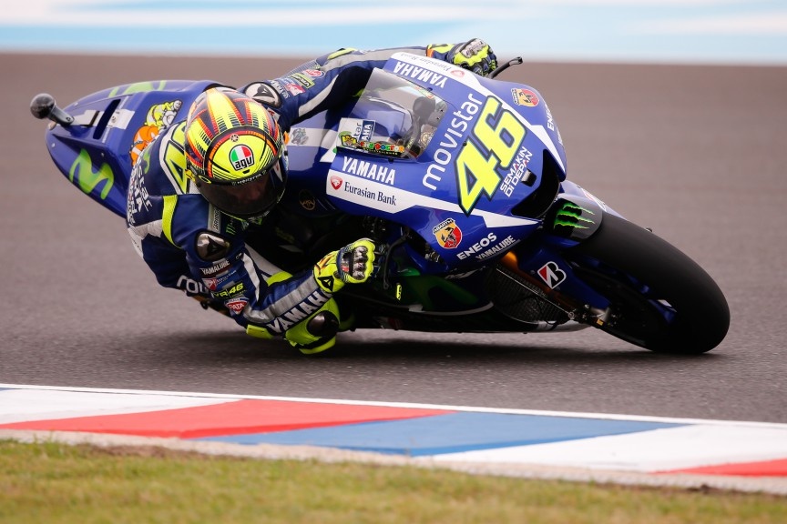 Moto GP: Ο Ρόσι πανηγύρισε με φανέλα του Μαραντόνα! (photos)