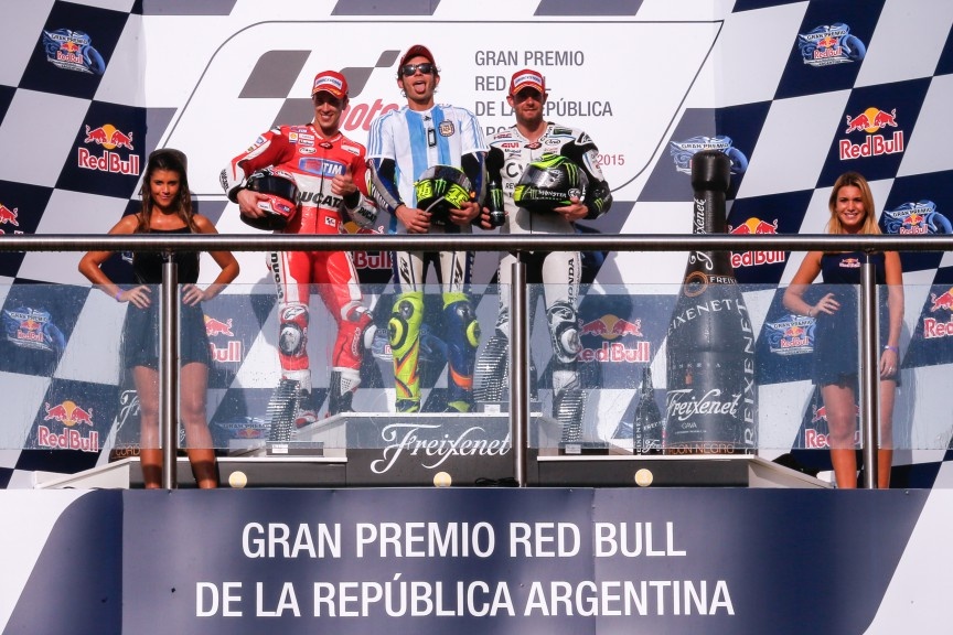 Moto GP: Ο Ρόσι πανηγύρισε με φανέλα του Μαραντόνα! (photos)