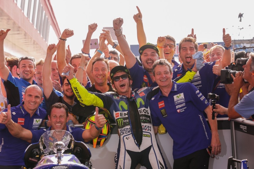 Moto GP: Ο Ρόσι πανηγύρισε με φανέλα του Μαραντόνα! (photos)
