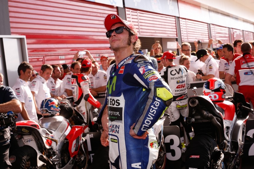 Moto GP: Ο Ρόσι πανηγύρισε με φανέλα του Μαραντόνα! (photos)