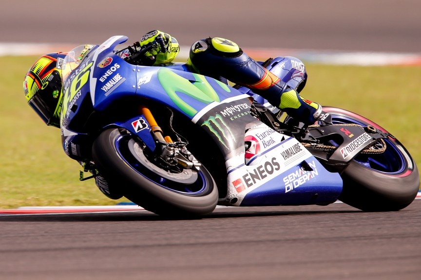 Moto GP: Ο Ρόσι πανηγύρισε με φανέλα του Μαραντόνα! (photos)