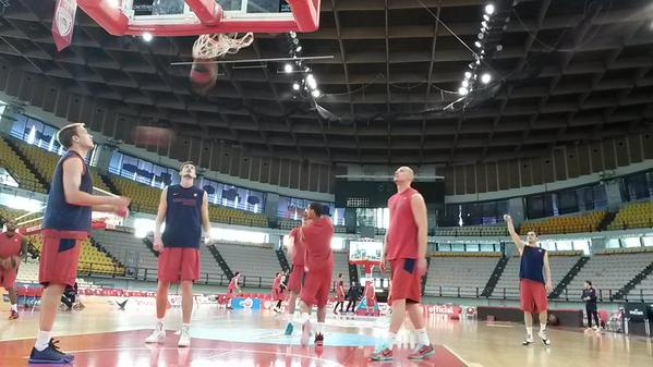 Μπαρτσελόνα: Σουτάκια στο ΣΕΦ (photos)