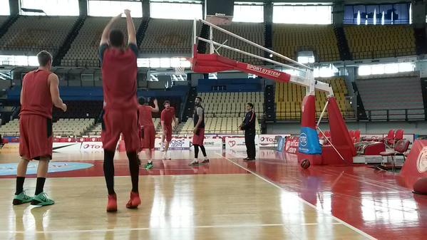 Μπαρτσελόνα: Σουτάκια στο ΣΕΦ (photos)