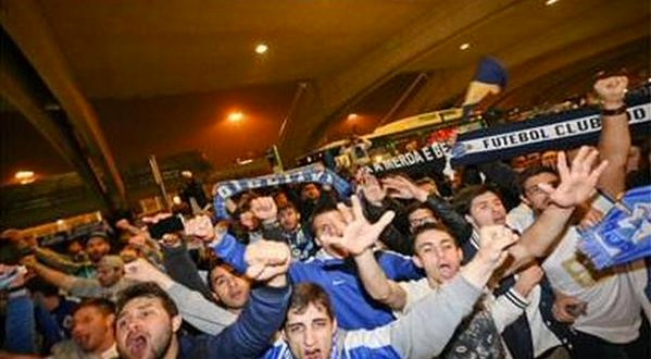 Πόρτο: Αποθεωτικό καλωσόρισμα στο αεροδρόμιο παρά τη «συντριβή» (photos)