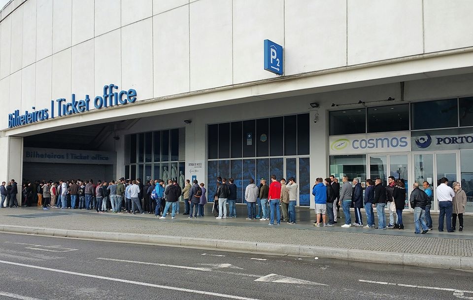Πόρτο: Αποθεωτικό καλωσόρισμα στο αεροδρόμιο παρά τη «συντριβή» (photos)