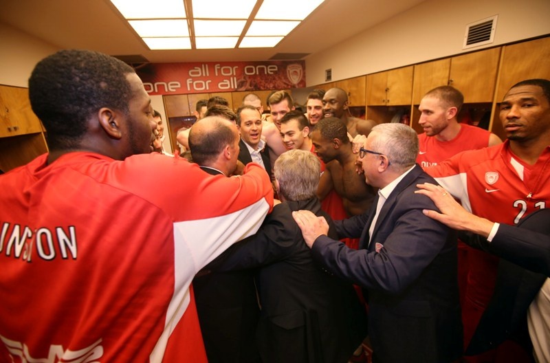 Ολυμπιακός: Η αποθέωση στα αποδυτήρια (video+photos)
