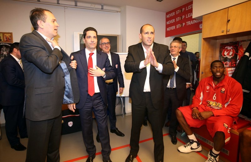 Ολυμπιακός: Η αποθέωση στα αποδυτήρια (video+photos)